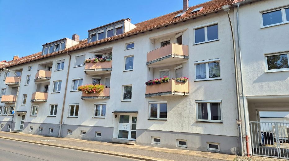 السكن الأول بعد التجديد: شقة عالية الجودة من 3 غرف مع شرفة ومطبخ مدمج جديد في بامبرغ-أوست – Hausansicht