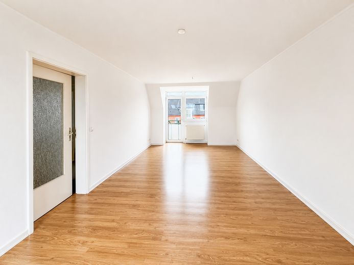 3-Zimmer-Dachgeschosswohnung mit tollem Grundriss – Wohnzimmer-Hauptbereich