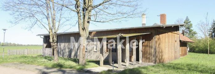 Viel Holz in ländlicher Ruhe: Kernsaniertes Wohnhaus mit tollem Raumklima in Feldrandlage