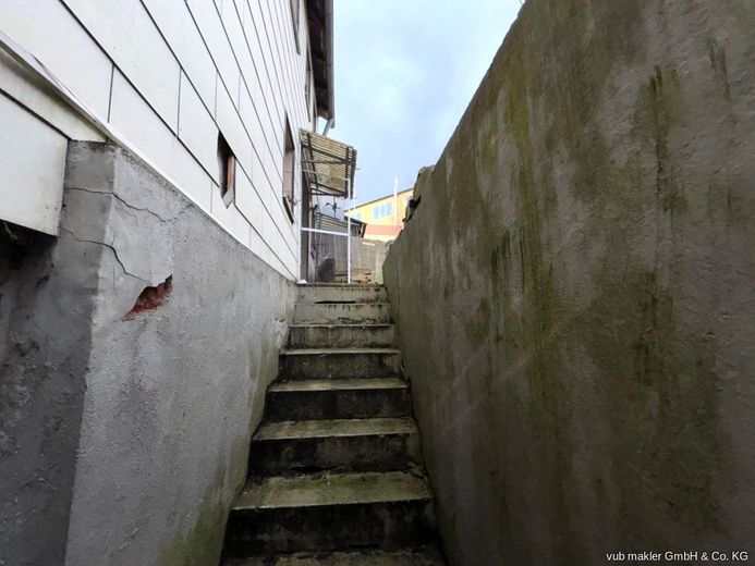 Projekt für Könner: Einfamilienhaus mit Nebengebäude in Selbitz – VUB0002342-11