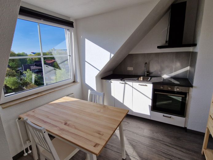 Luminoso, moderno, céntrico: elegante apartamento de 1 habitación (vacío o amueblado) – Küche