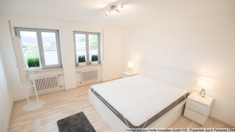 Renovierte Maisonette mit angenehmer Möblierung und großer Terrasse sowie 2 Balkone für 3-12 Monate in Kirchzarten-Burg – 6134606f1c510a725fad526d84481067184eb38b.jpg