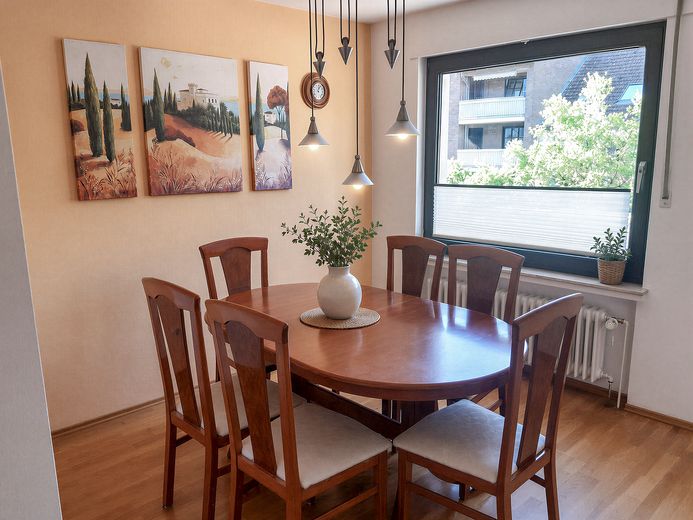 Maison calme pour familles ou vie multigénérationnelle sur quatre étages – Esszimmer (OG 1)