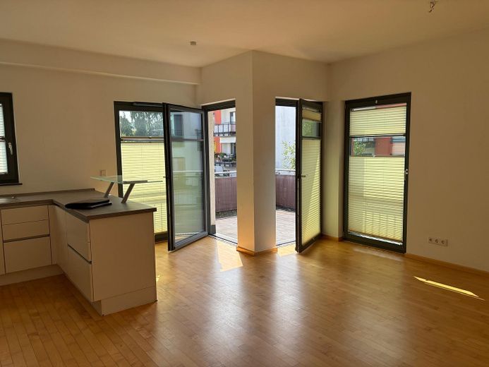 Hochwertige 3-Zimmer-Wohnung im Rostocker Bahnhofsviertel – Wohnbereich / Zugang Balkon