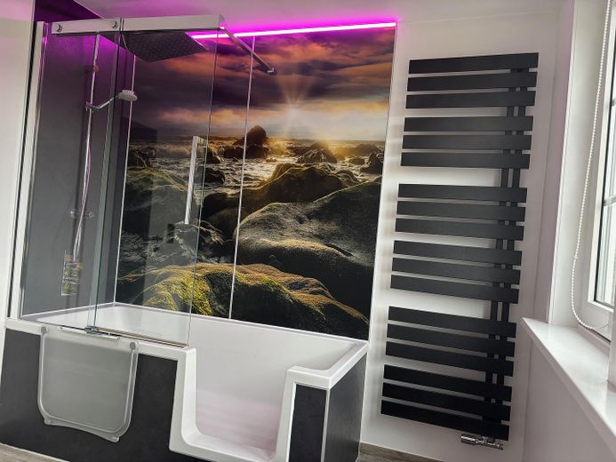 Badewannen-Duschkombination