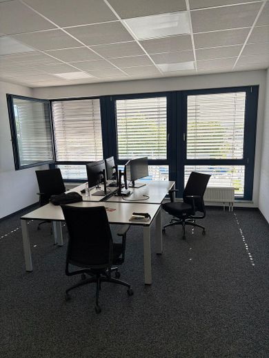 Repräsentatives Chefbüro 60 m² + Büro 38 m² – ab 750 € all-in, FFM – Büro 2
