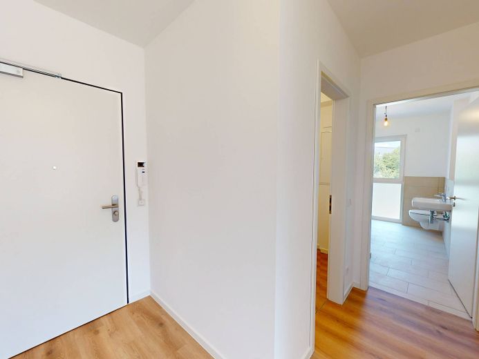 OFERTA DESTACADA: ¡Piso de ensueño de 3 habitaciones con BALCÓN y moderna COCINA AMUEBLADA en el BERGQUARTIER de Magdeburgo! – Eingangsbereich