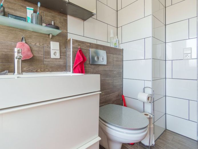 MURRHARDT: Tip Top renovierte 3 Zi-Wohnung - schöne Einbauküche - Balkon. – Bild 9