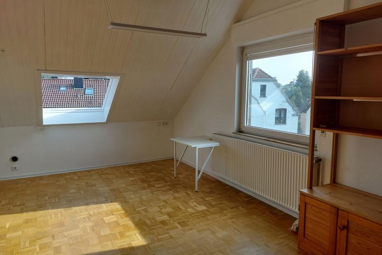 Doppelhaushälfte in guter Lage von Unna-Massen – DG Zimmer 1