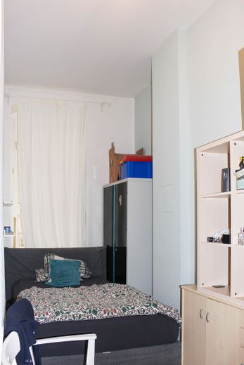Bezugsfrei nach Vereinbarung: Geräumige Altbauwohnung mit großer Wohnküche – Schlafzimmer 2