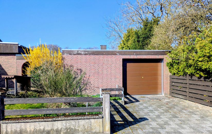 Garage mit Sektionaltor