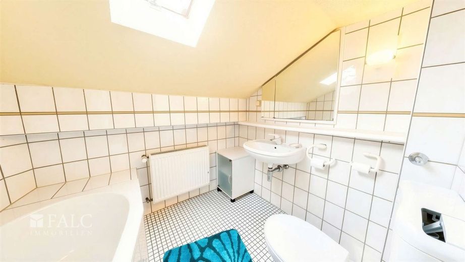 Familienglück mit Garten, Freiraum &amp; unzähligen Möglichkeiten – Badezimmer - Dachgeschoss