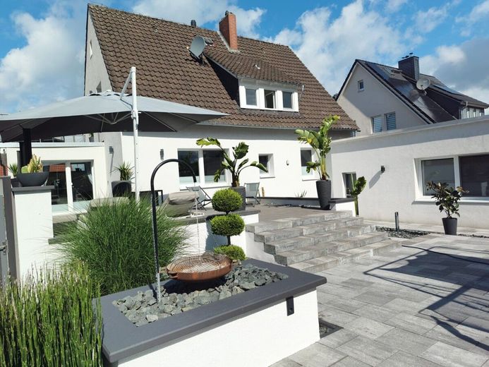 Gehobenes und kernsaniertes Einfamilienhaus mit Möglichkeit der Hinterbebauung in Schloss Ricklingen – Feuerstelle