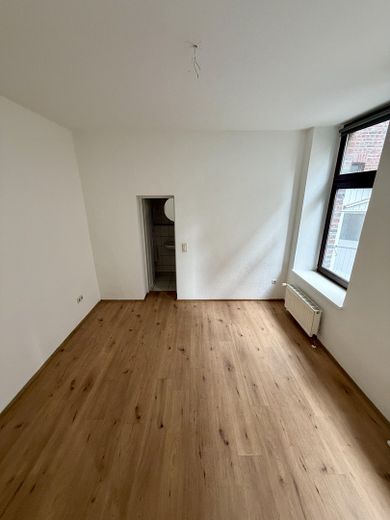 Świeżo wyremontowane: 2 pokoje o powierzchni 76 m² z małym ogrodem/podwórkiem w dobrej lokalizacji w Krefeld – Schlafzimmer