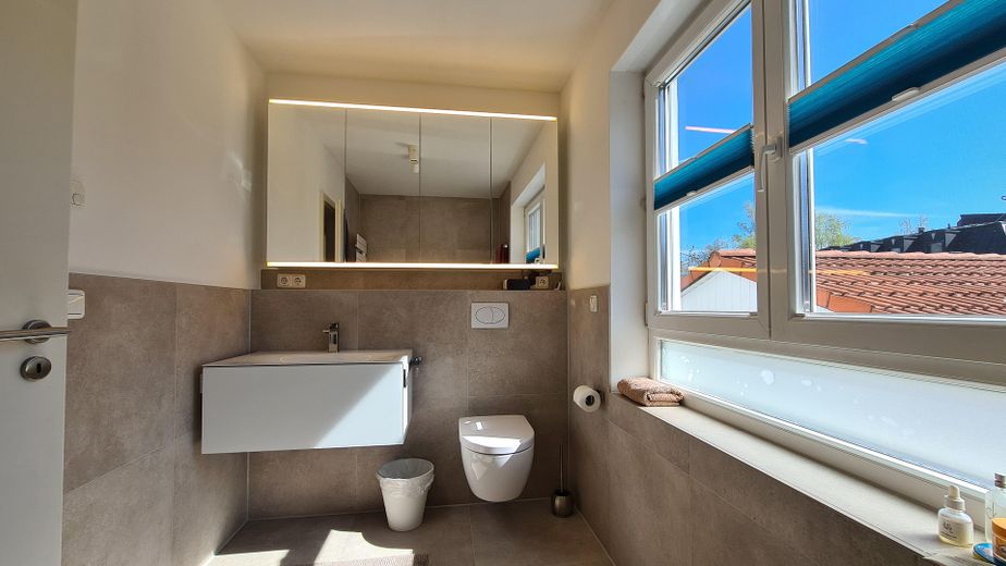 VON PRIVAT UND PROVISIONFREI: Reiheneckhaus in Großhadern im Blumenviertel – Bild-12-Bad-OG