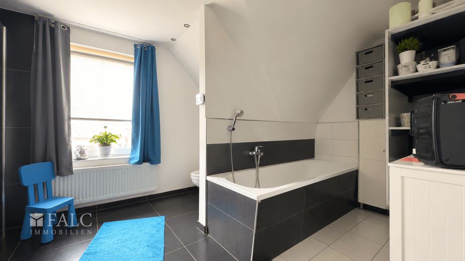 ***Reihenendhaus mit viel Platz und großem Garten in ruhiger Wohnlage*** – Badezimmer
