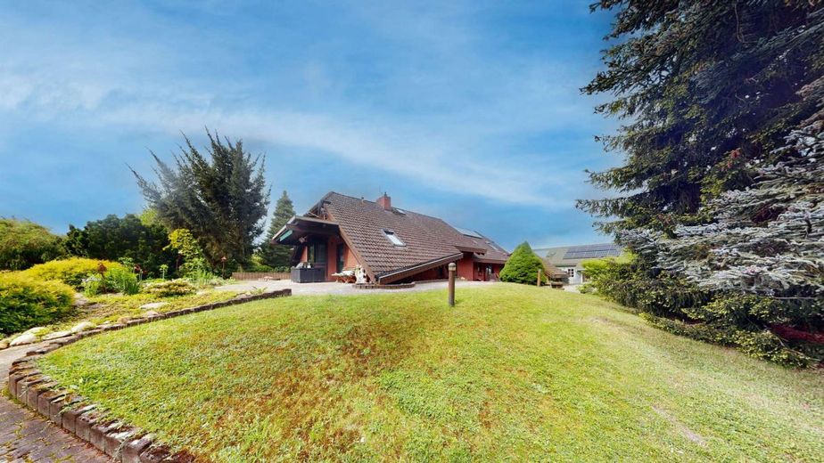 Einzigartige Architektenvilla am Waldrand bei Zerbst - ein Ort, wo Raum, Licht &amp; Natur verschmelzen – Ost-Ansicht