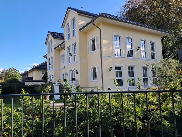 Nowa willa miejska w zabudowie bliźniaczej, klasa A+, w pobliżu Łaby – Stadtvilla Westansicht