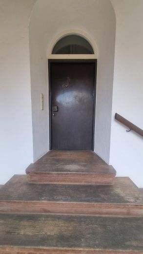 Sehr schöne, ruhige Wohnung in Top-Lage – Hauseingang