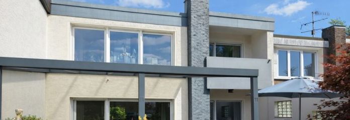Modernisiertes Einfamilienhaus mit Smart-Home, 3-Garagen, PV-Anlage & außergewöhnlichem Garten