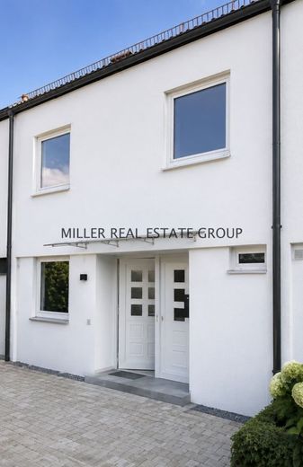 Gepflegtes Reihenmittelhaus in Ingolstadt-Süd mit Südwest-Garten, Terrasse, Keller und Garage! – Außenansicht