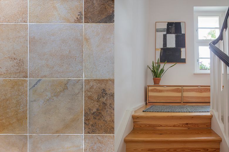 Wohnen + Kapitalanlage: Top gepflegtes, aufwendig saniertes 30er-Jahre-Haus in 1A-Lage Zehlendorf – Stilvolles Entrée mit Ambiente