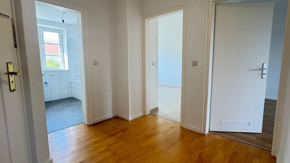 2-Zimmer-Wohnung mit Balkon am Mangfallplatz – Flur