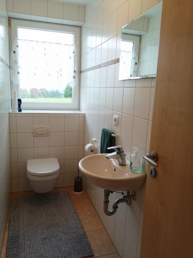 Einfamilienhaus mit gewerbl. Anbau im Außenbereich – WC