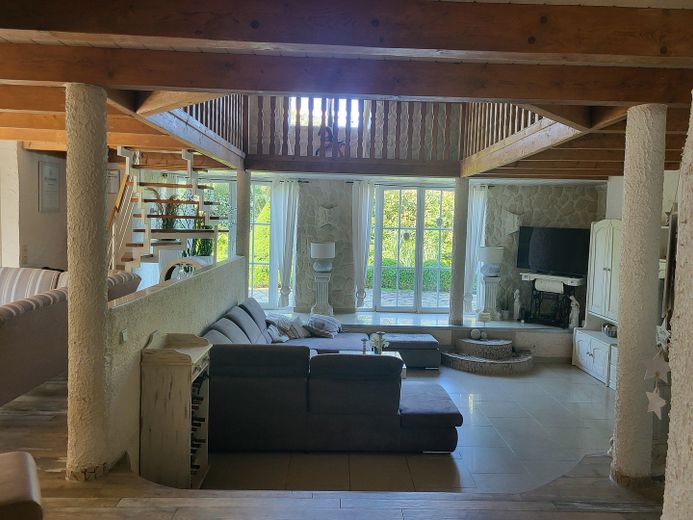 Exclusive detached house near Norddeich with pool, sauna, horse keeping – Wohnzimmer