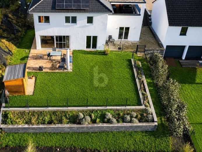 CASA FAMILIARE PREMIUM CON POTENZIALE DI REDDITO – Foto 1
