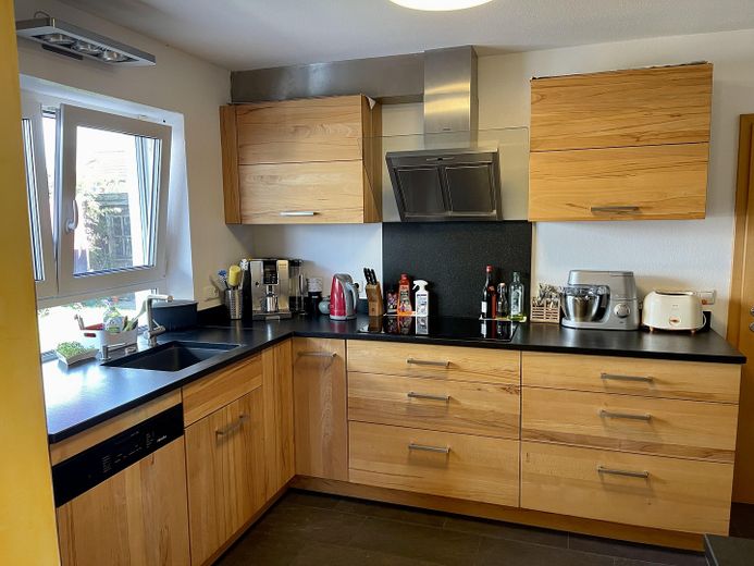 Massivholzüche mit Granit