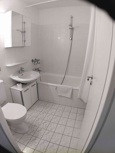 Freies Apartment auf dem Olympia-Einkaufszentrum, provisionsfrei von privat – Bad Toilette