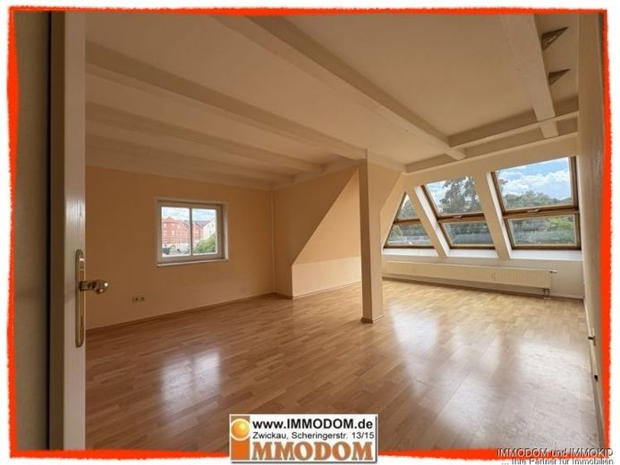 KOB-3601/WE1 ile paket satışında 2 kat mülkiyetli daire ... Zwickau-Niederplanitz'de sakin bir konumda çatı katında 3 odalı daire satılık! – Fotoğraf 1