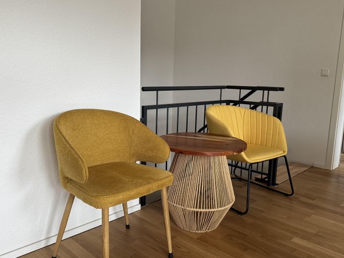 High-quality, stylish 4-room new-build maisonette apartment – Sitzecke vor der Treppe EG