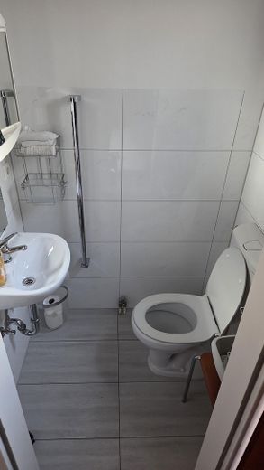Sin comisión: casa adosada intermedia en Colonia-Esch de particular – Gäste WC Erdgeschoss
