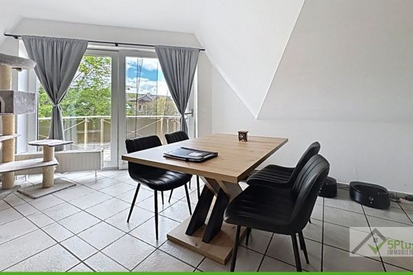 +5PLUS+ HEIMAT FINDEN: GEPFLEGTE DACHGESCHOWWOHNUNG MIT SONNENBALKON IM HERZEN VON INDEN / ALTDORF +