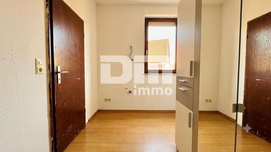 Charmantes Einfamilienhaus/Resthof mit viel Platz, modernisierter Technik und idyllischem Garten – Wohnhaus EG Ankleide / Büro / Gäste