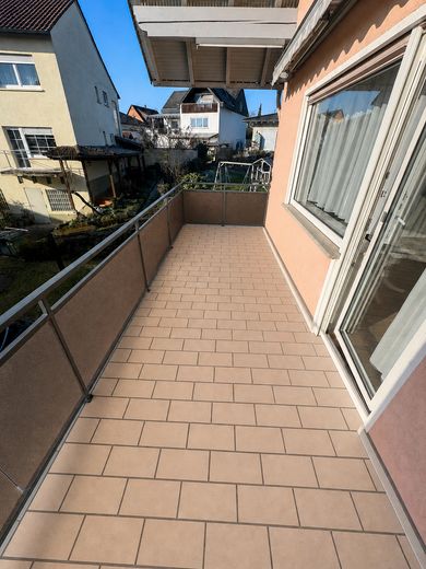 Großzügige 4-Zimmer-Wohnung mit Balkon, EBK & Klimaanlage – Sonnseitiger Balkon