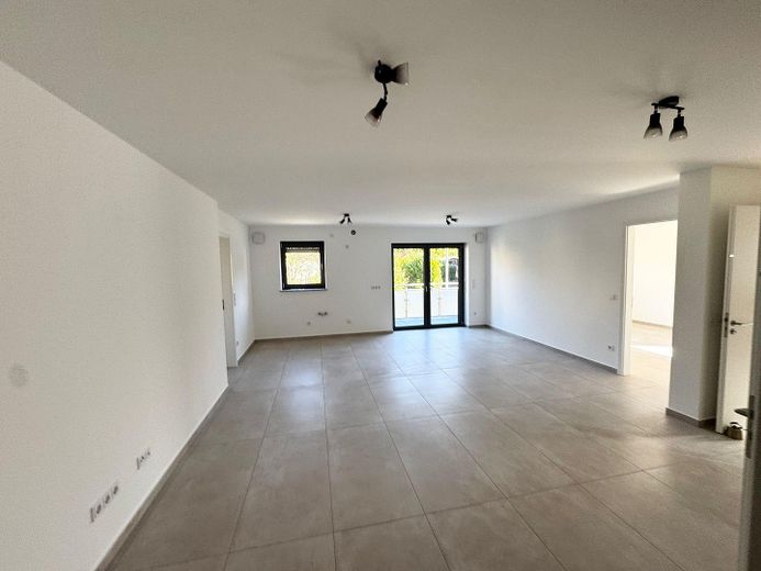 شقة عصرية للإيجار في فالدبرول - Kaiserstraße 41c – Küche/Wohnzimmer