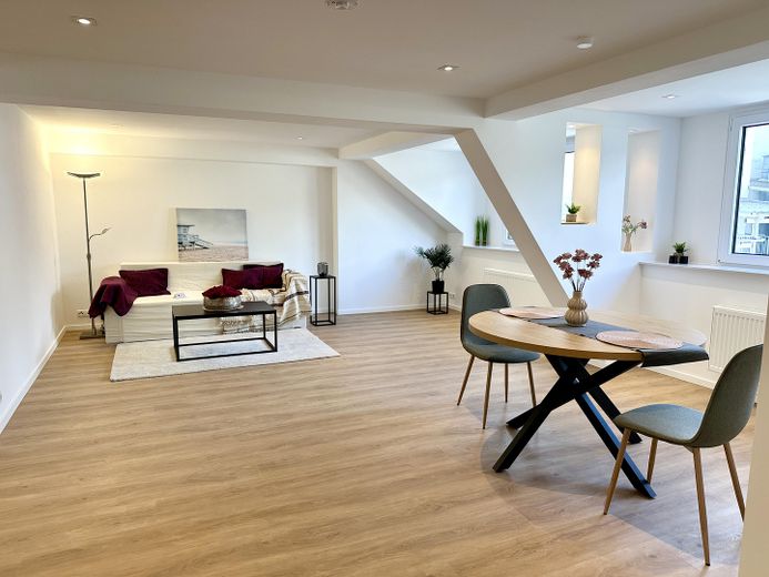 Wohnzimmer/ Essbereich 