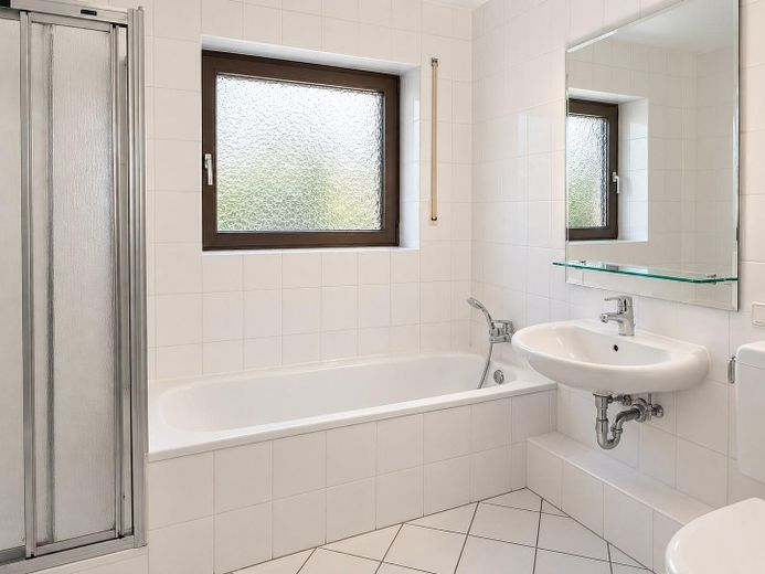 Raumwunder in ruhiger Sackgasse, Reihenhaus, Endreihenhaus – Badezimmer