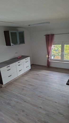 Renovierte 3-Zimmer-Dachgeschosswohnung mit Einbauküche in Erlensee – ab sofort verfügbar – Foto 10