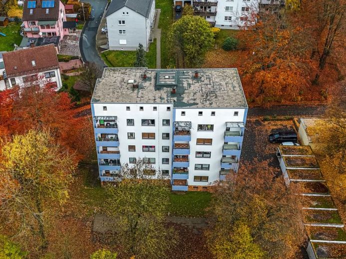 Ihre Investitionschance in Selb-Plößberg: Mehrfamilienhaus mit 15 Wohnungen - Balkone - unterkellert – Foto 1