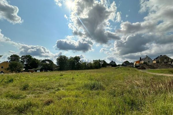 Wohnbaugrundstück 499 m² - voll erschlossen in Hof / Vogelherd - Bebauung nach B-Plan