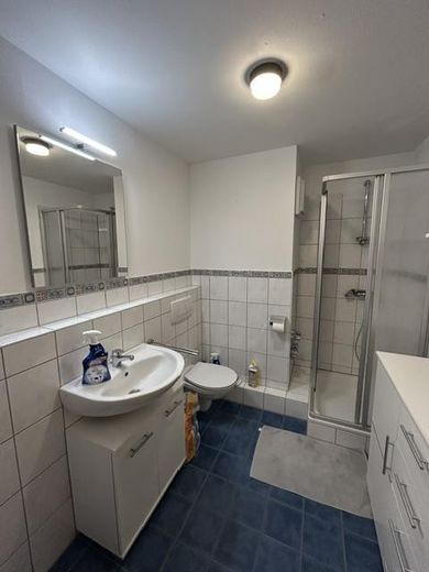 مبنى سكني وتجاري، عقار استثماري في موقع مركزي في 94209 ريغن – Wohnung 1 Bad