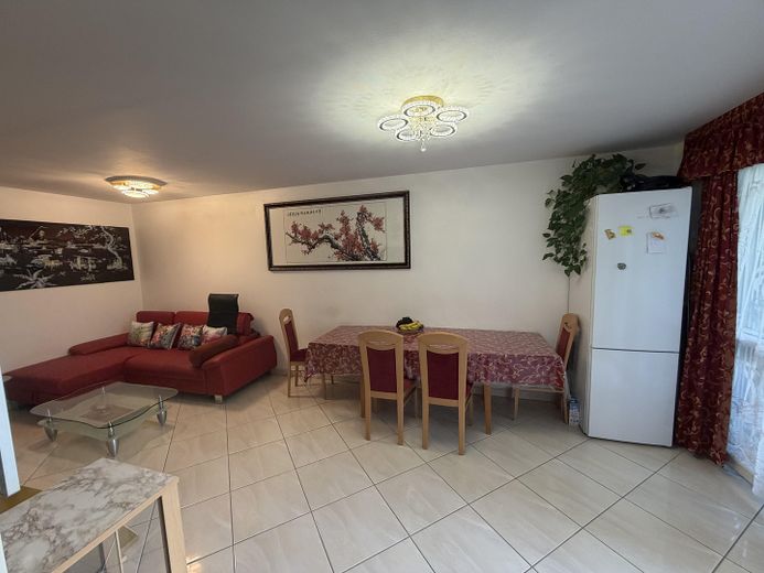 Helle 3 Zimmer ETW München-Berg am Laim, moebliert, provisionsfrei – Wohnzimmer (Sicht von Küche)