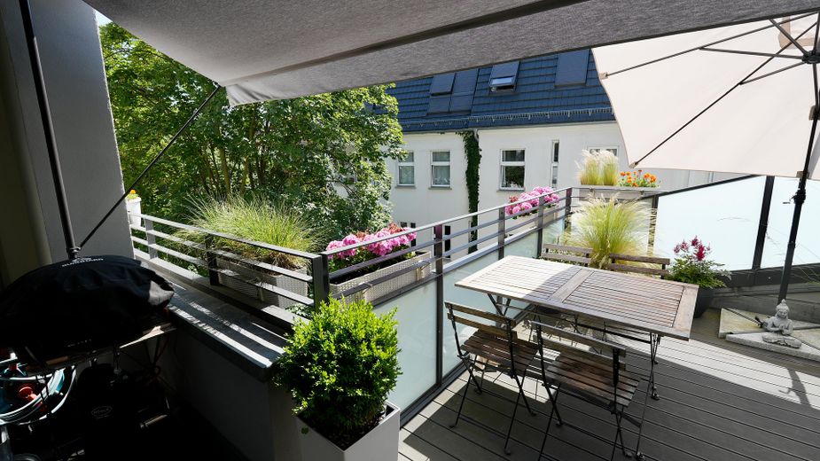 Möblierter 4-Raum nähe Ostkreuz mit großer Terrasse [Untervermietung] – Terrasse