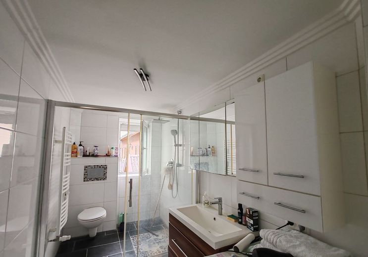Einfamilienhaus mit 2 Wohnungen – Badezimmer im 1 OG