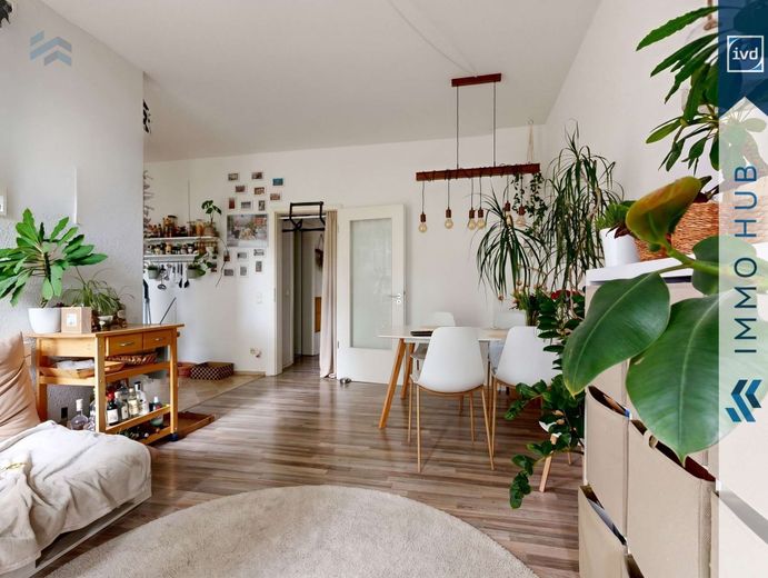++ Gepflegte 3-RW mit Balkon und Stellplatz in beliebter Wohnlage ++ – 5469298-f3rJXGb398gdBPEWF8aZnxcL-Wohnzimmer.jpg