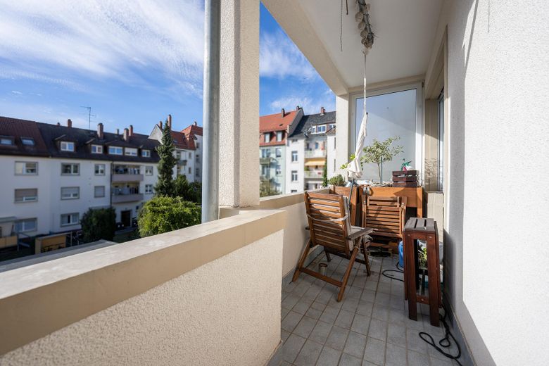 Zonder makelaarscourtage! 3-kamerappartement in een oud gebouw (ca. 102 m²) incl. balkon en garage in de Südweststadt – Balkon